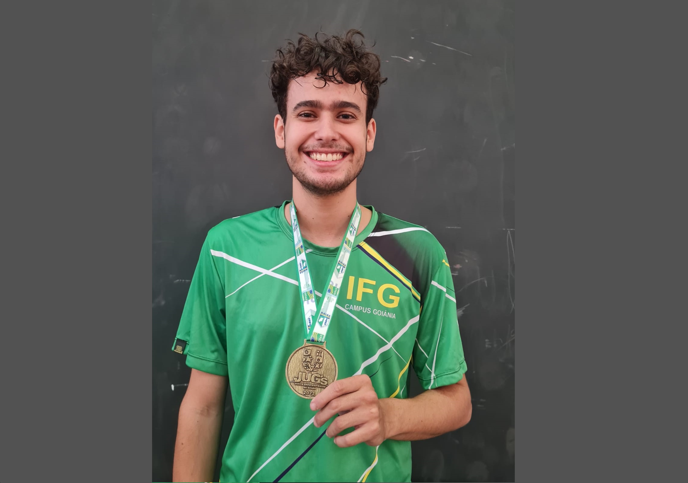 Gabriel pratica tênis de mesa há 12 anos e contou com apoio de professores do câmpus durante competição Gabriel pratica tênis de mesa há 12 anos e contou com apoio de professores do câmpus durante competição